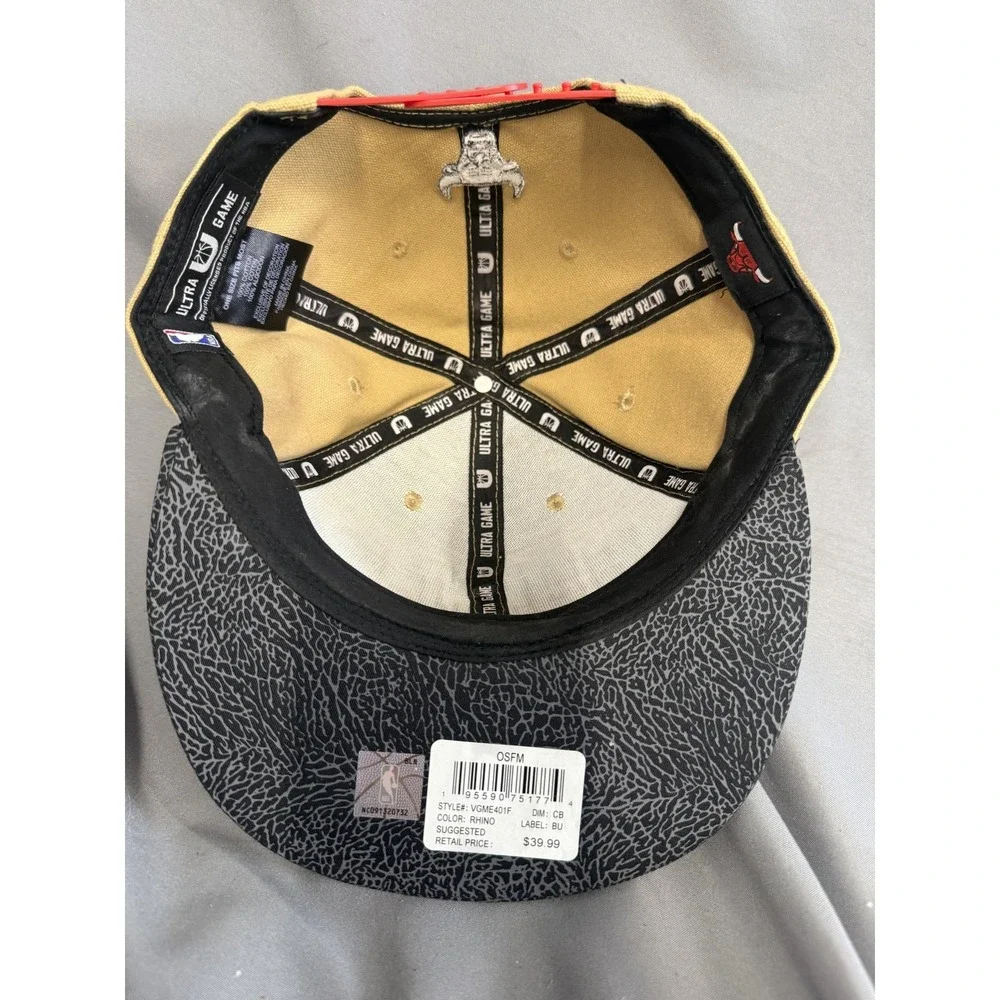 Chicago Bulls Hat Cap Snap Back OSFM Tan‎ Black NBA Basketball Ultra Game Mens